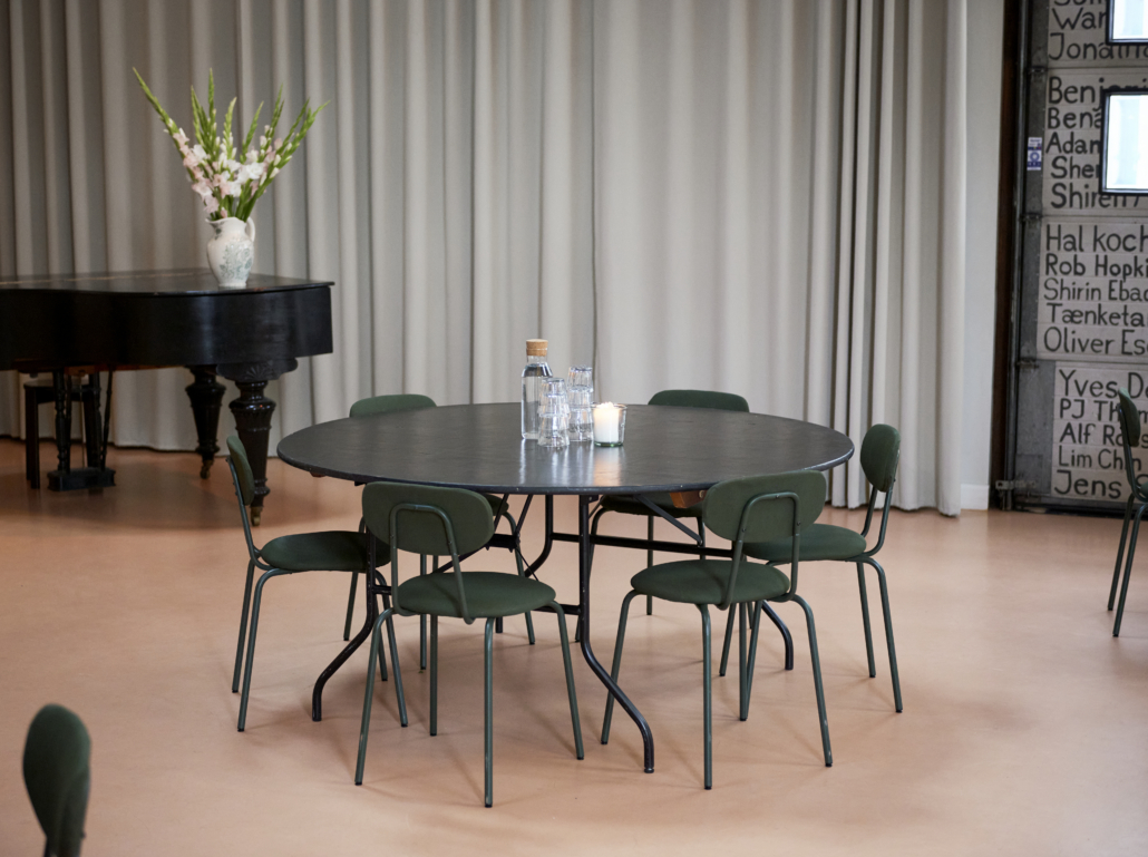 04_mødeopstilling_rundt_bord5979